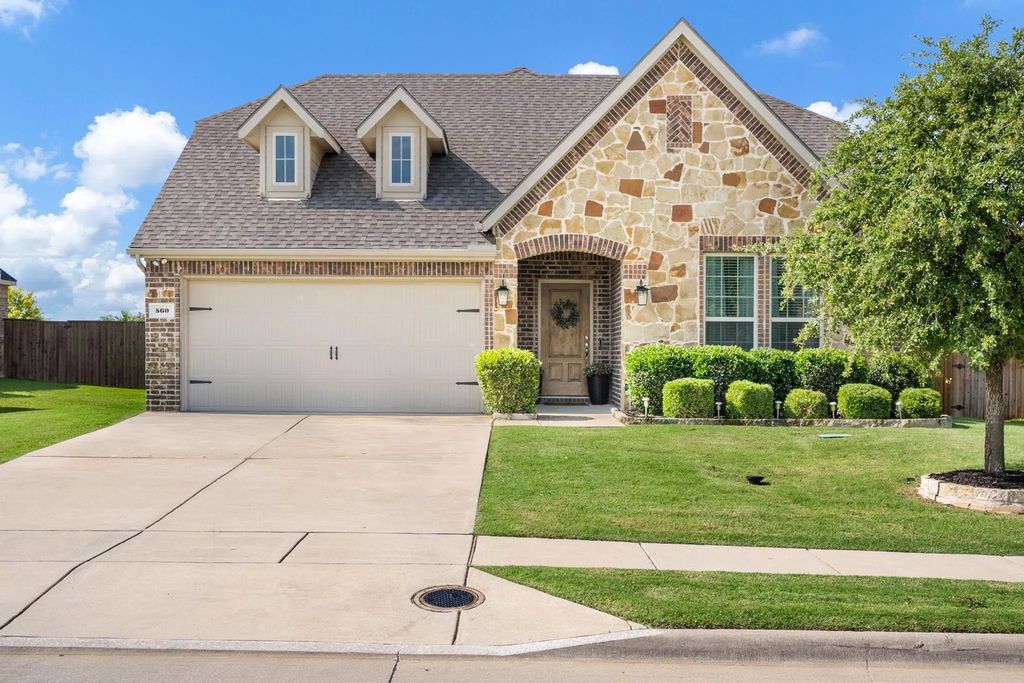 560 Winnetka Drive, Oak Point