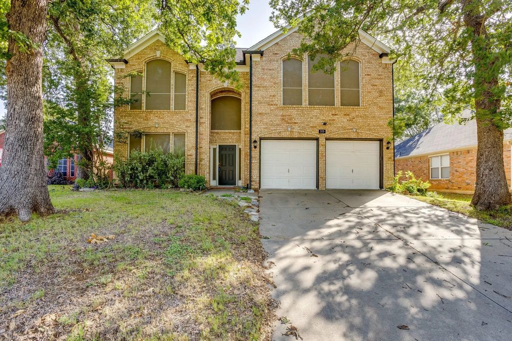519 Deerwood Drive, Burleson