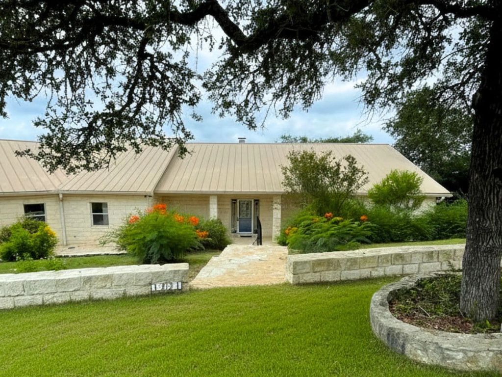 1221 Sundown Trail, Fischer