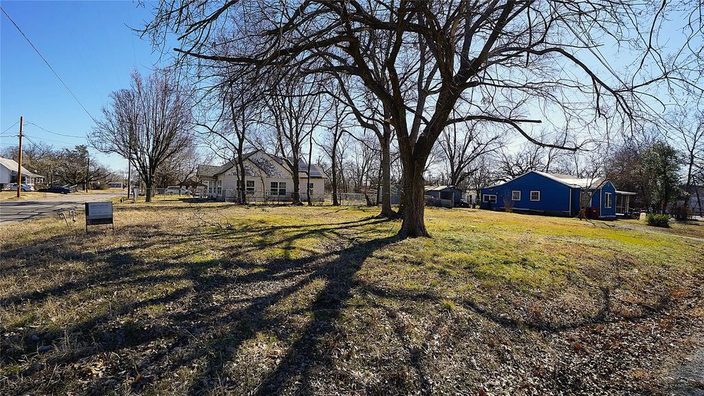 410 E 6th Street, Bonham
