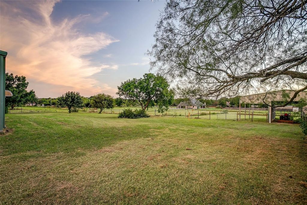 540 W County Road 714, Burleson