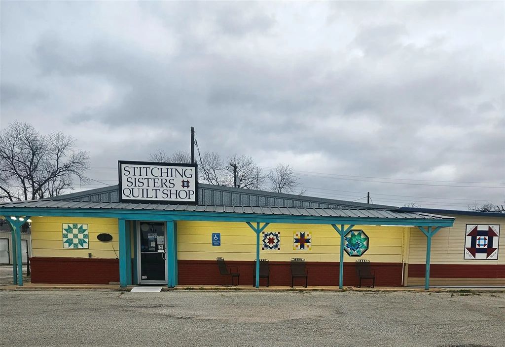 1303 E Central Avenue, Comanche