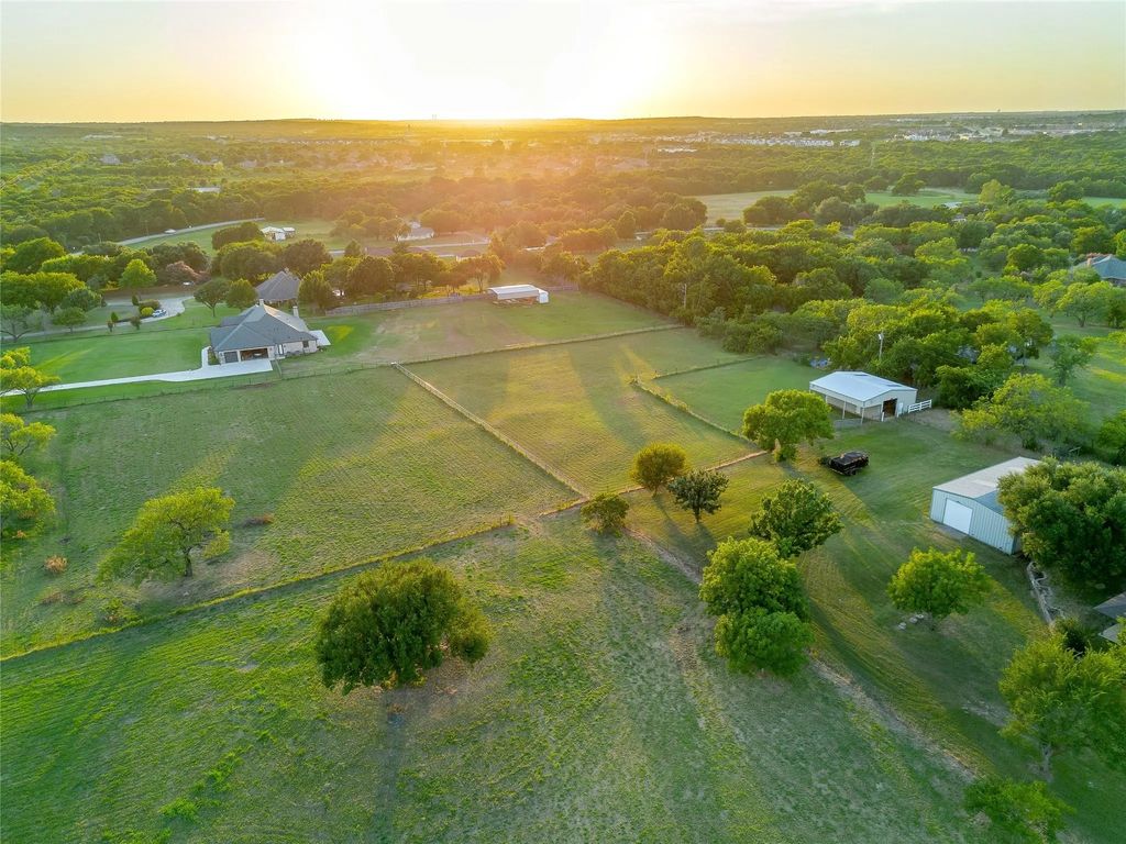 570 W County Road 714, Burleson