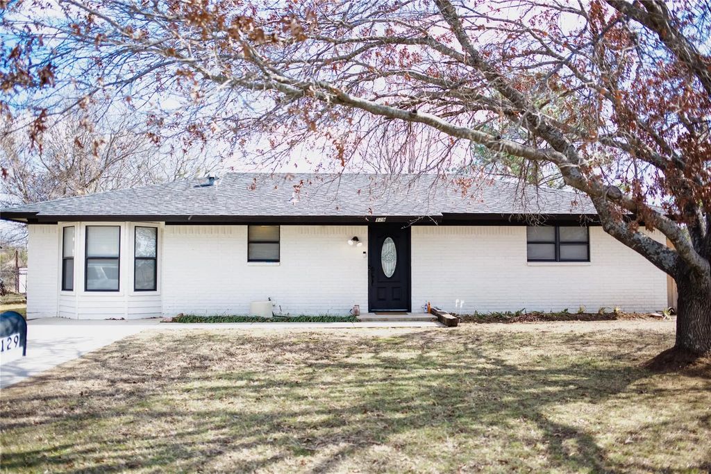 129 Bowie Circle, Brownwood