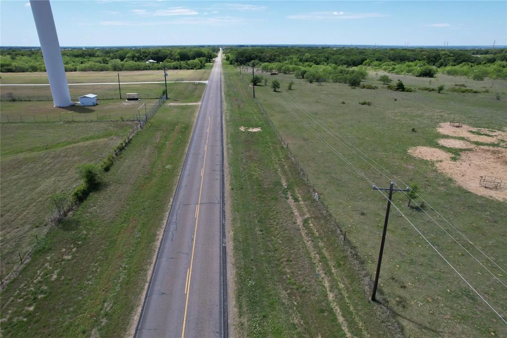 1331 Fm 1304, Aquilla