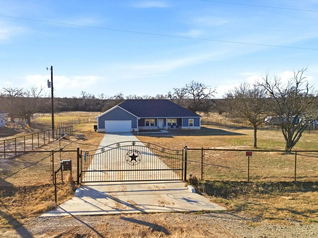 231 Julian Lane, Poolville