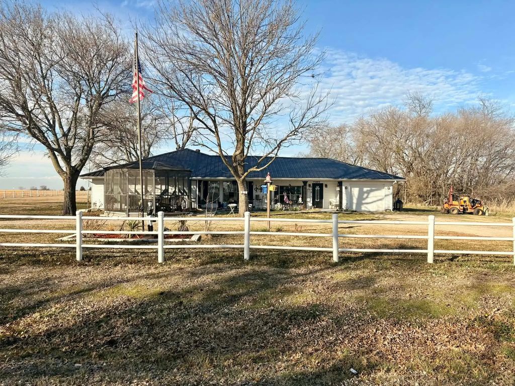 636 County Road 1535, Bonham
