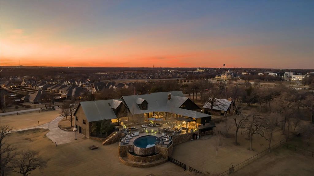 121 Harbor Lane, Hickory Creek