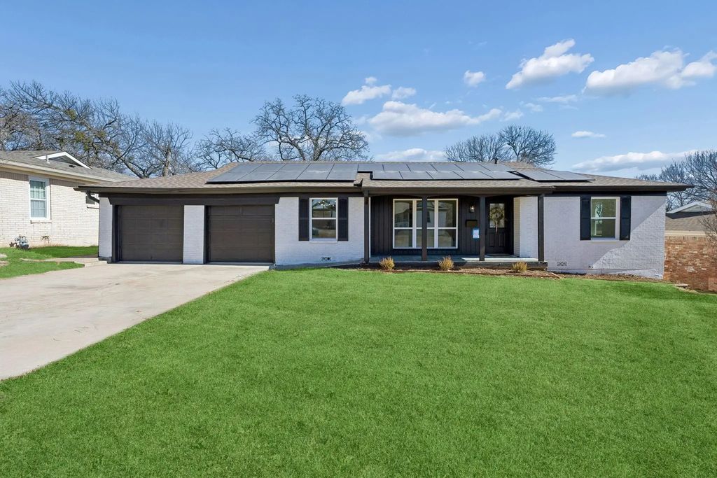 808 Lee Drive, Bedford