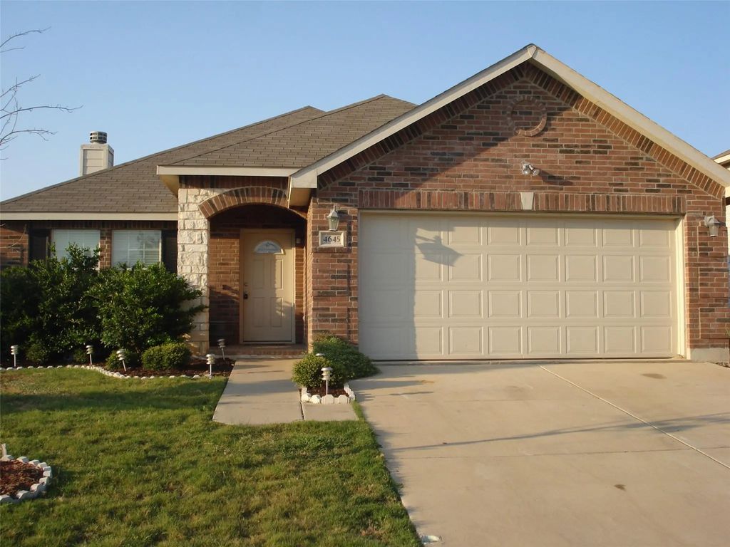 4645 Pangolin Drive, Fort Worth