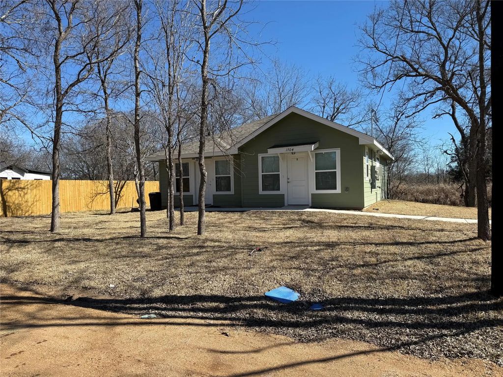 1704 E 3rd Street, Lampasas