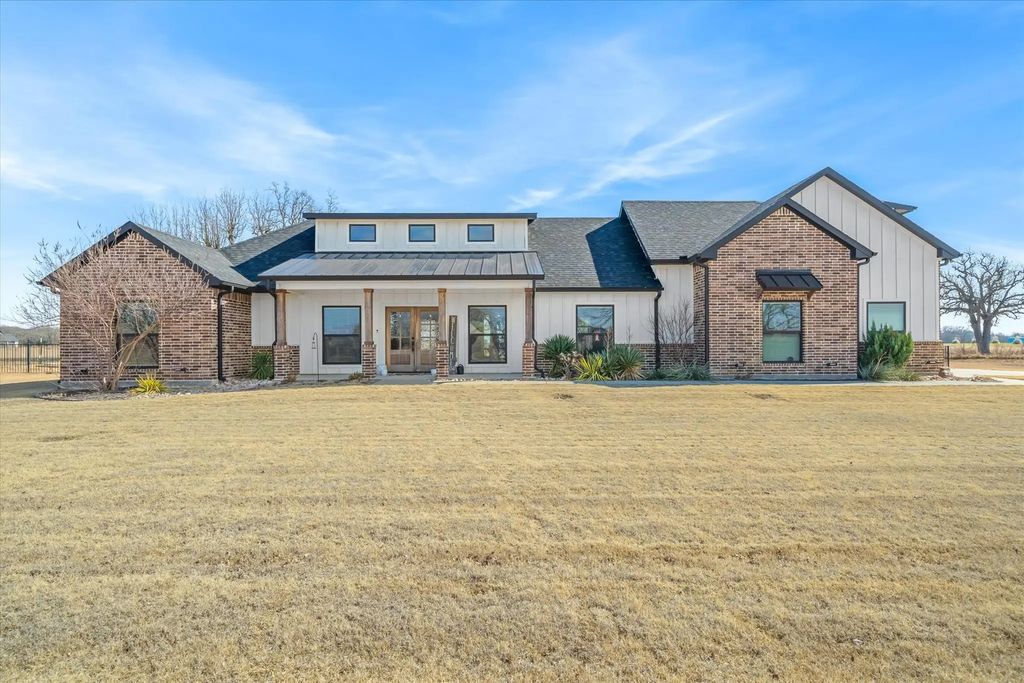 2055 Eastfield Drive, Wills Point