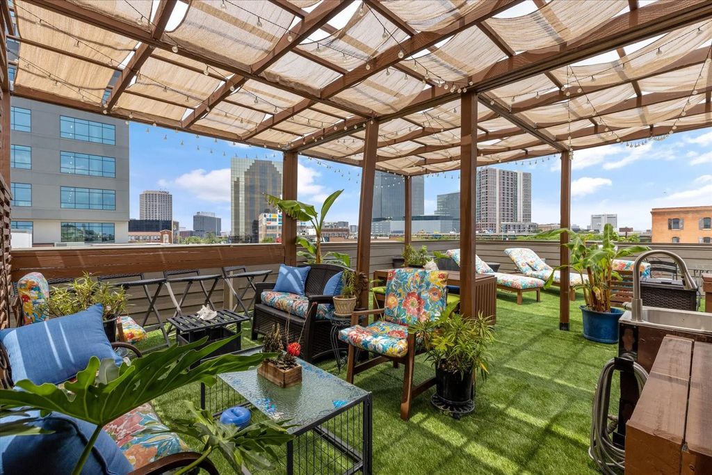 2123 Albany Street, Dallas