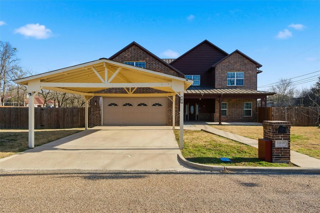 1205 Avenue B, Lacy Lakeview