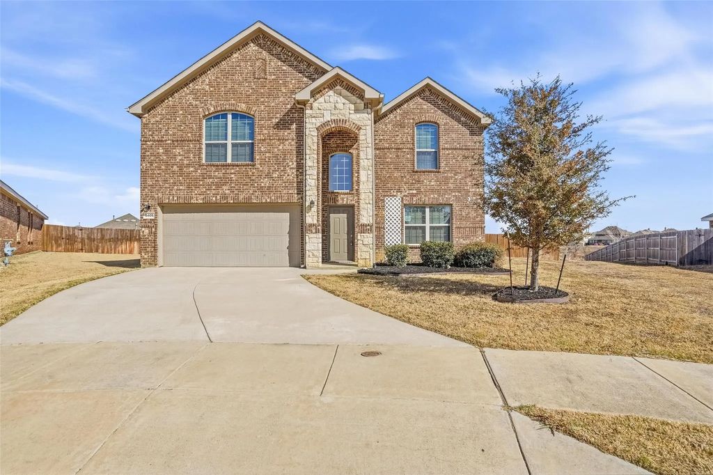 8405 Sweet Flag Lane, Fort Worth