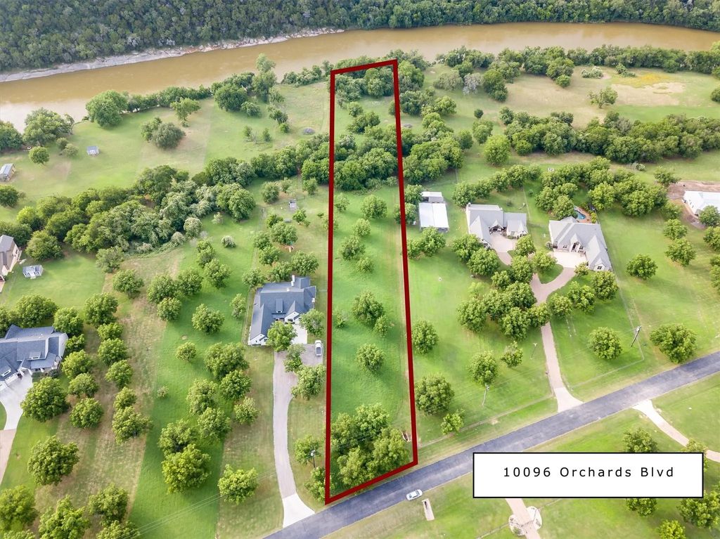 10096 Orchards Boulevard, Cleburne