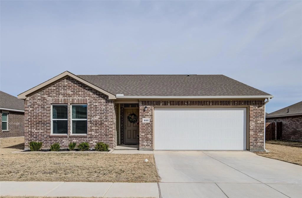 905 Avagail Avenue, Springtown
