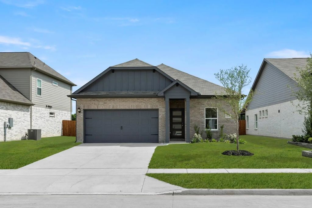 1221 Anderson Drive, Trenton