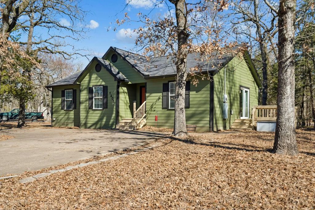 1408 Riverside Drive, Quinlan