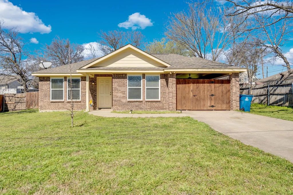 106 W Adair Street, Alvarado