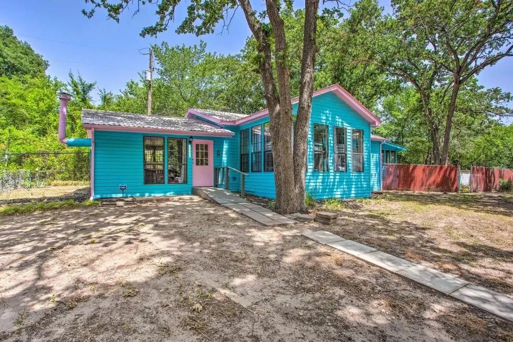 9899 Archer Lane, Quinlan
