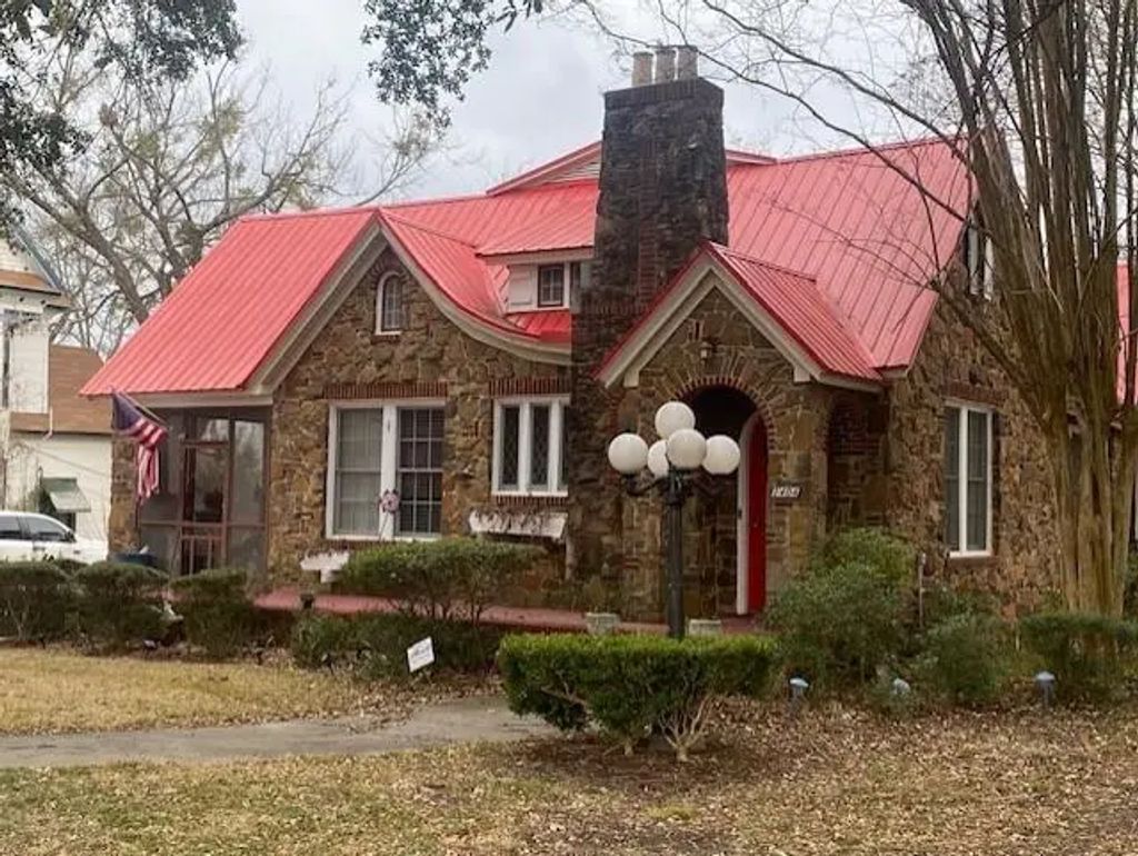 1404 W Main Street, Clarksville