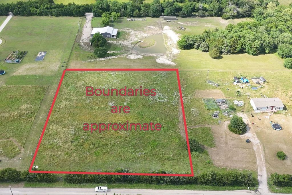 1676 County Road 4668, Trenton