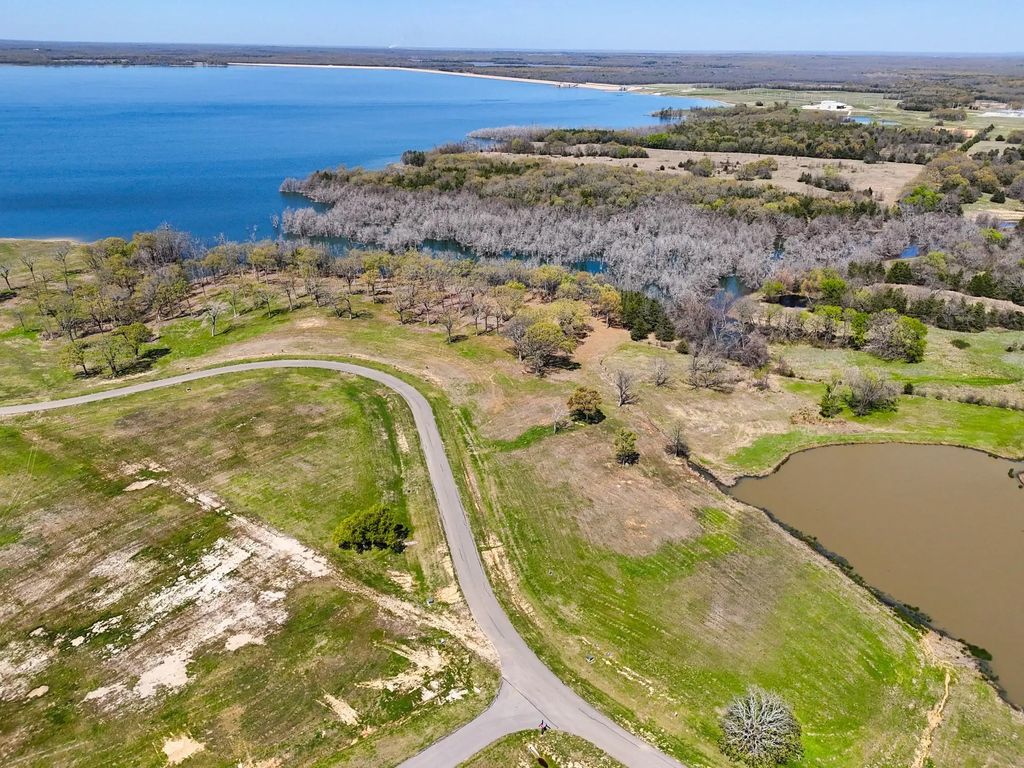 410 Peninsula Drive, Honey Grove