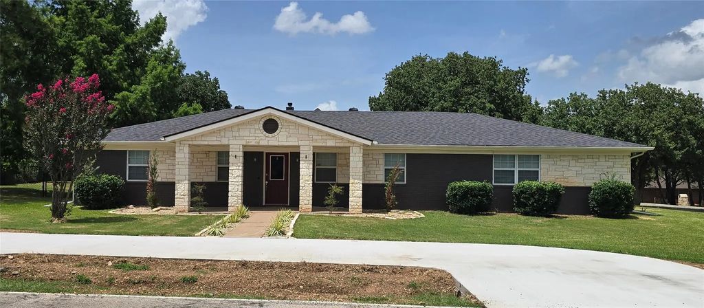 6920 Westover Drive, Granbury