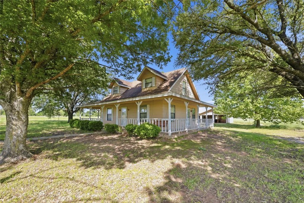 368 County Road 3625, Clifton