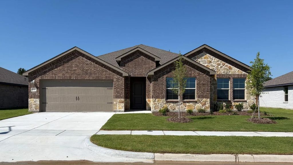 1911 Reveille Way, Terrell