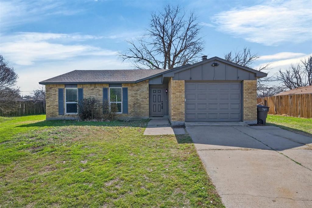 2308 Foxglen Court, Fort Worth