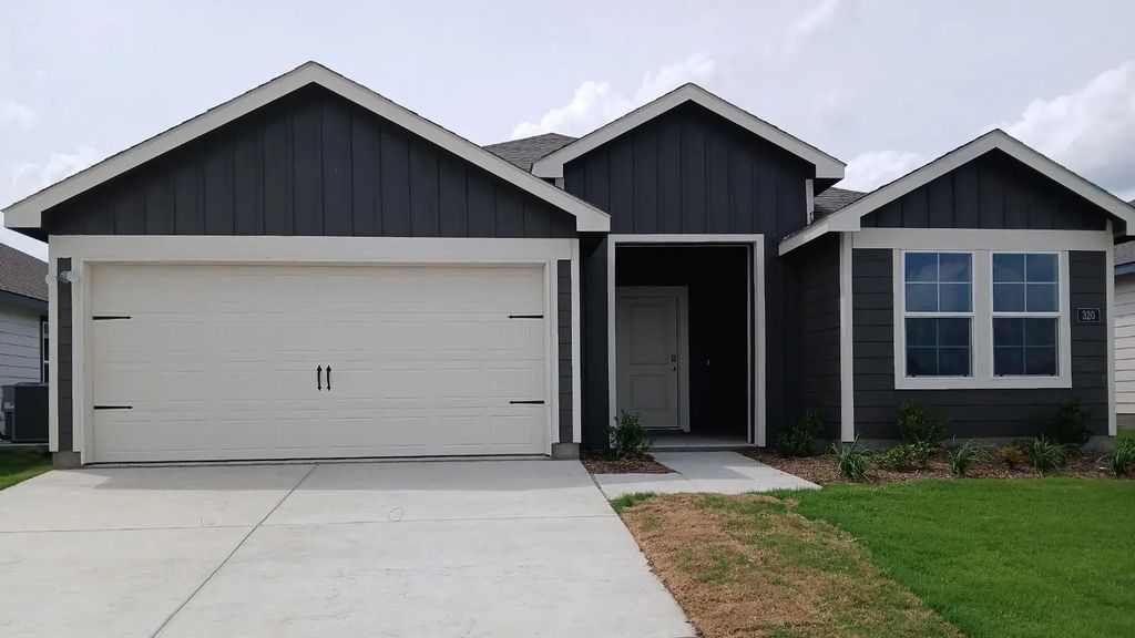 320 Whispering Pine Drive, Royse City