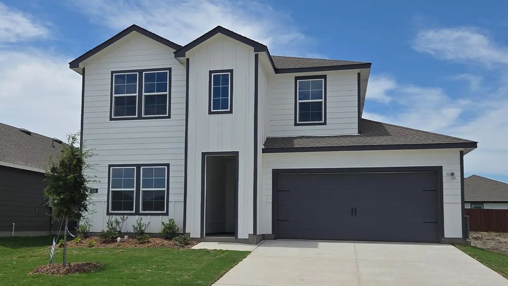 208 Whispering Pine Drive, Royse City