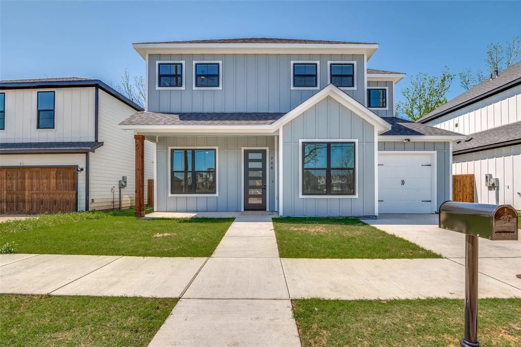 708 Perry Avenue, Waxahachie