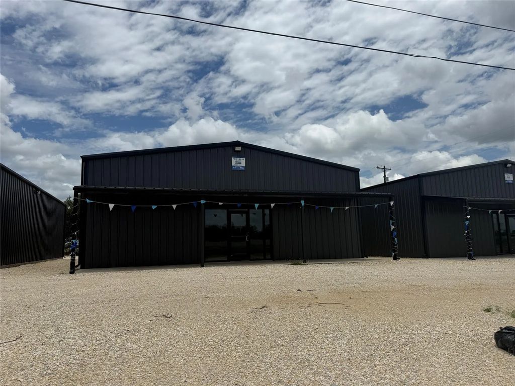 506 N Access Road 102, Clyde
