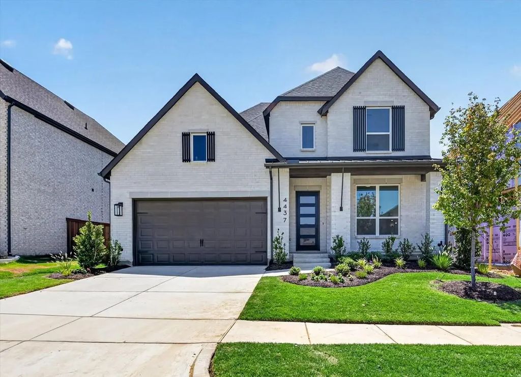 4437 Silver Spur Court, Aubrey