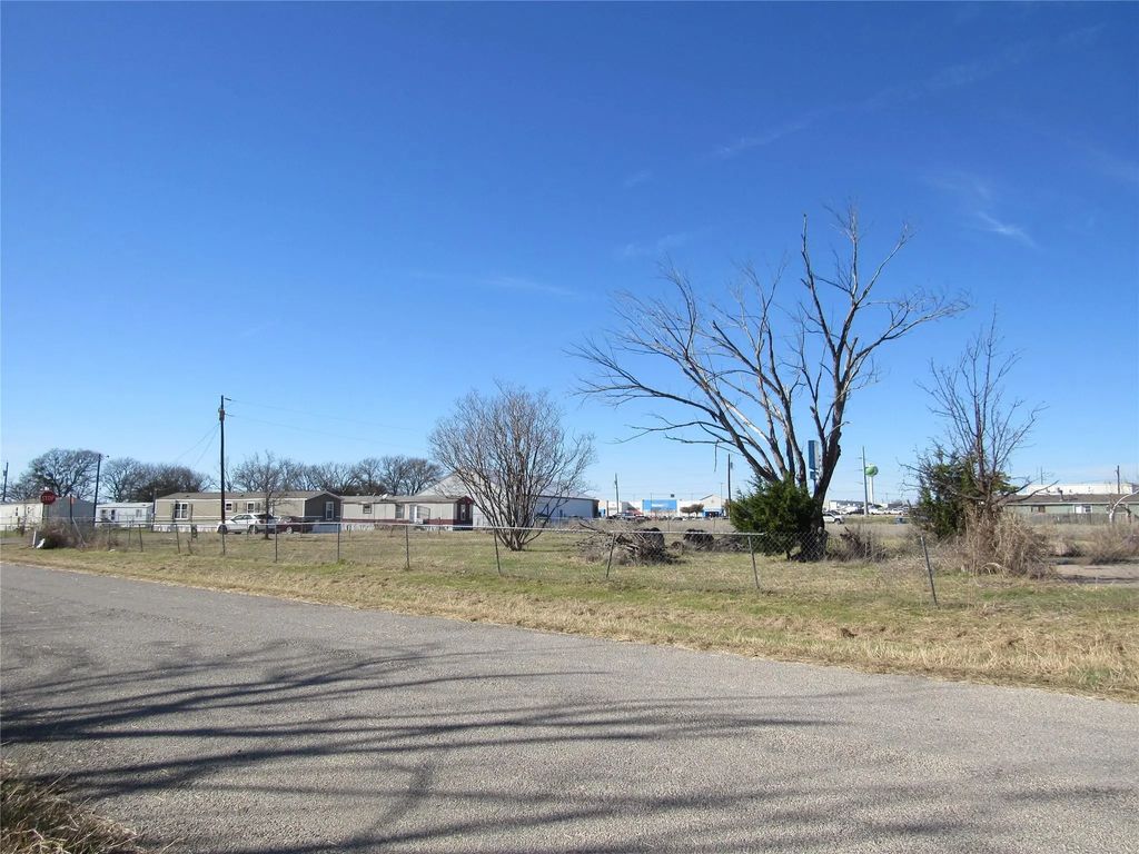 207 Newell Drive, Hudson Oaks