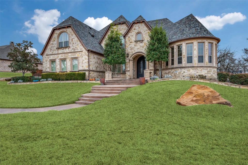 141 W Waters Edge Way, Oak Point