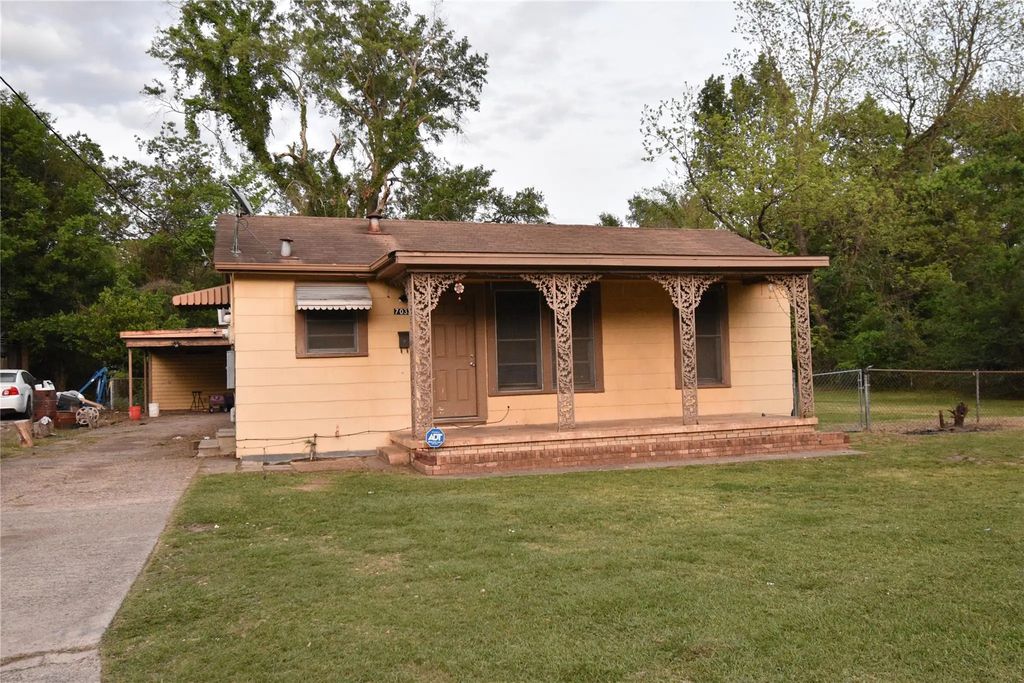 7033 Karen Street, Shreveport