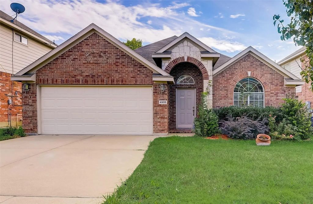 4905 Summer Oaks Lane, Fort Worth