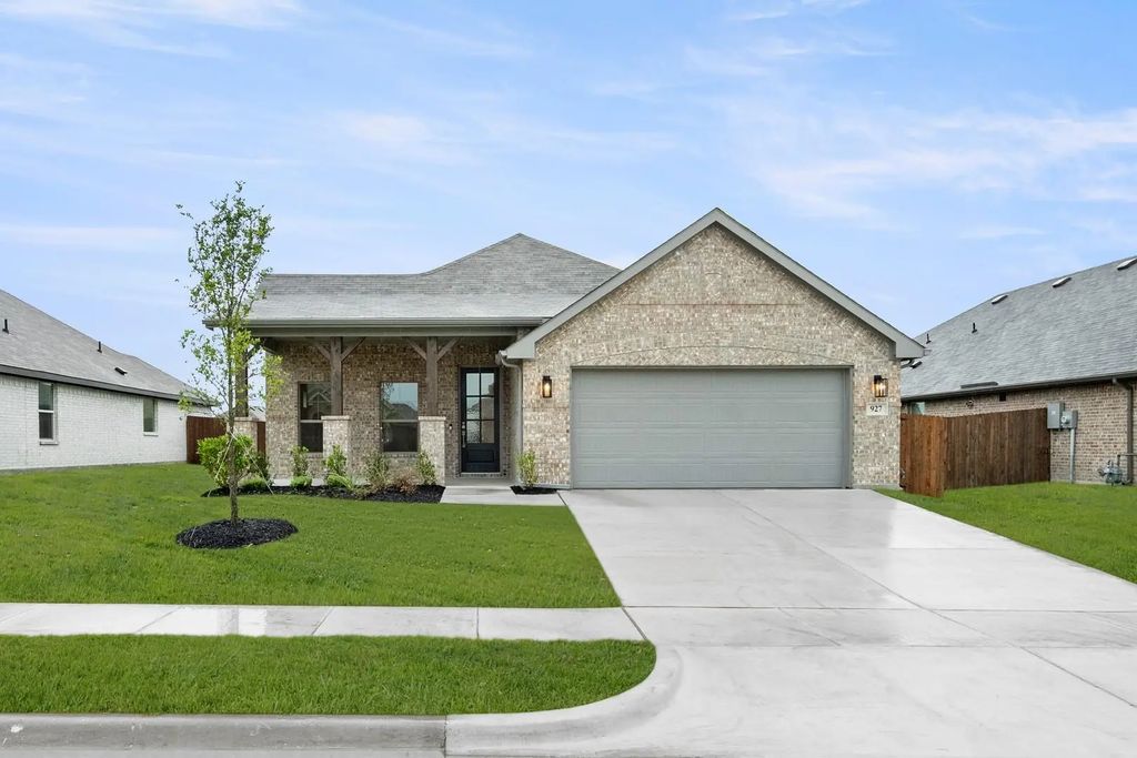 927 Madeline Lane, Cleburne