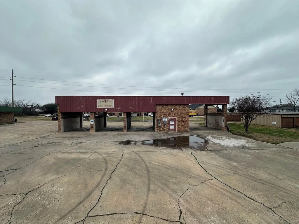 592 S League, Sulphur Springs