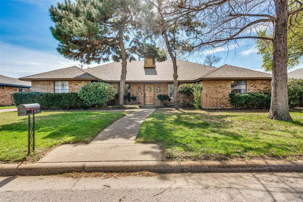 4302 Kingswick Drive, Arlington