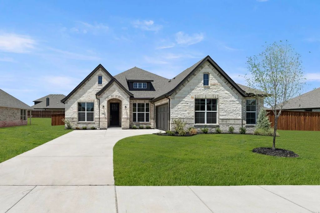 406 Heritage Hill Drive, Forney