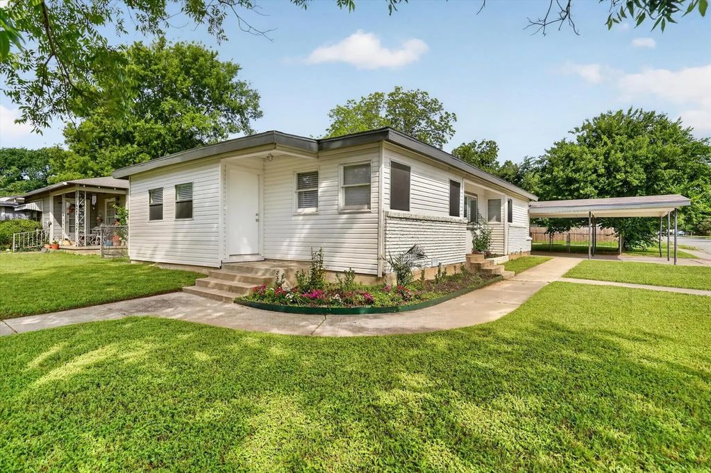 1102 Poindexter Avenue, Cleburne