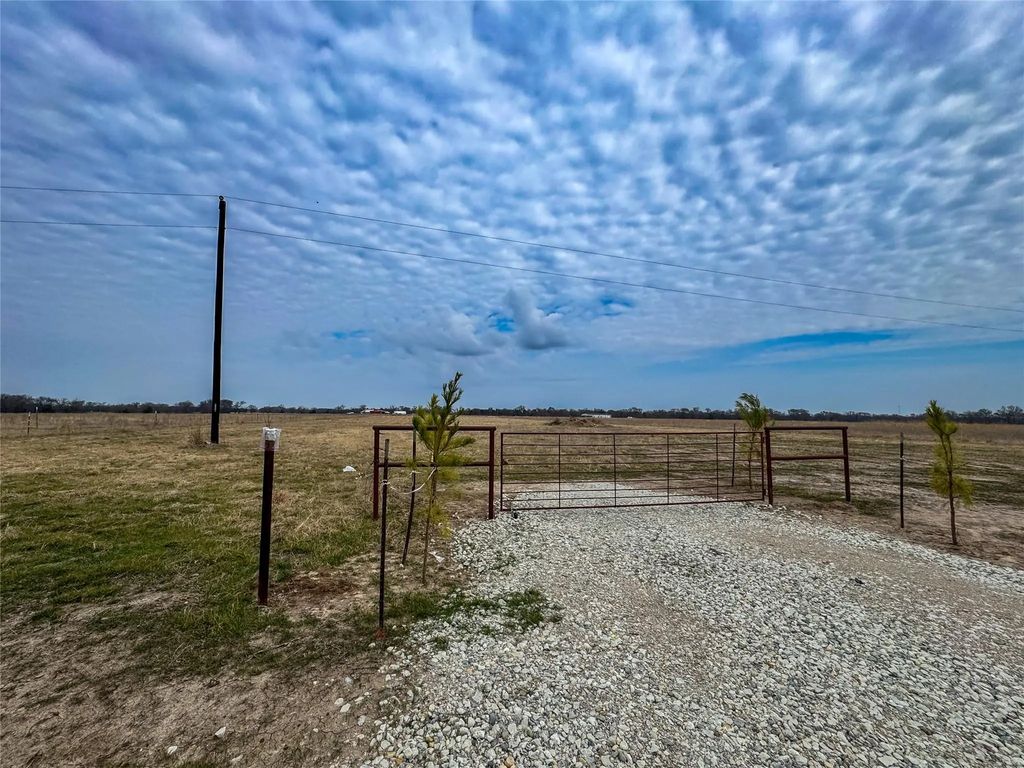 375 County Road 1515, Point
