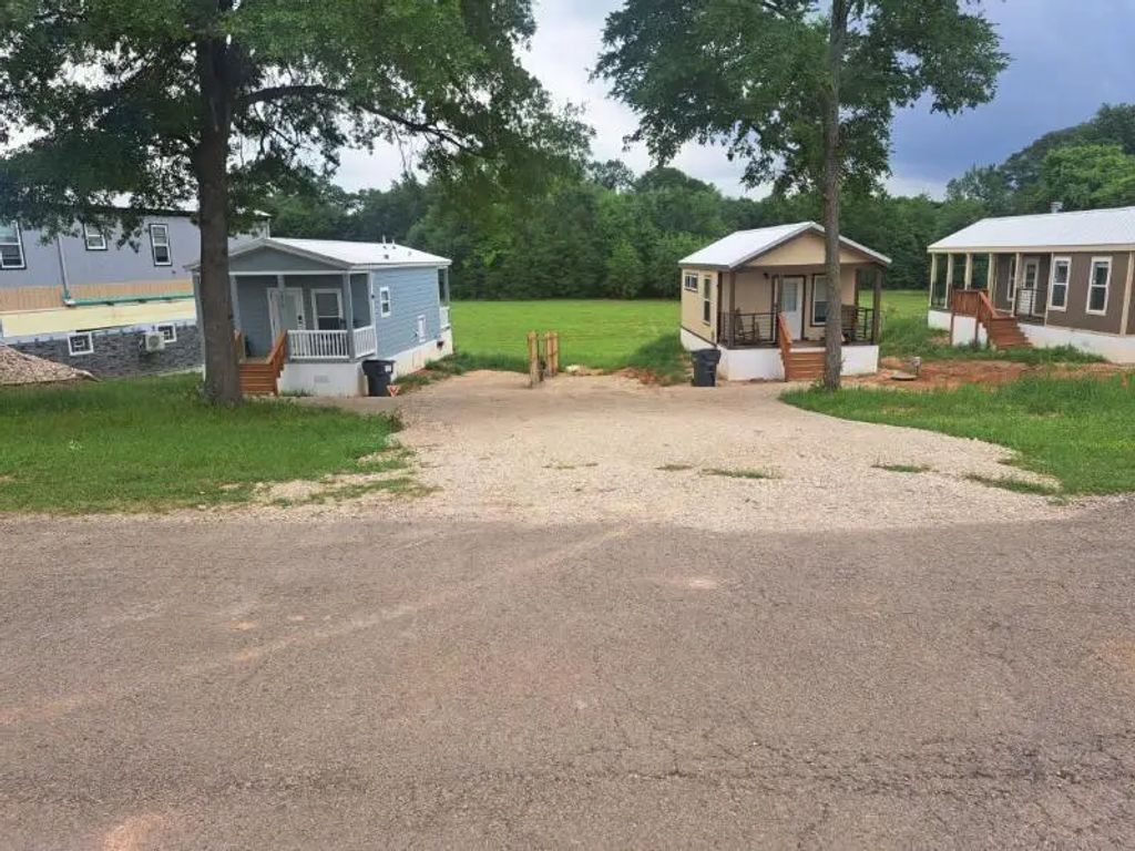 275 And 281 Indian Gap, Quitman
