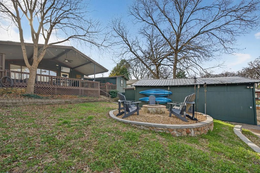 208 Harbor Drive, Gun Barrel City