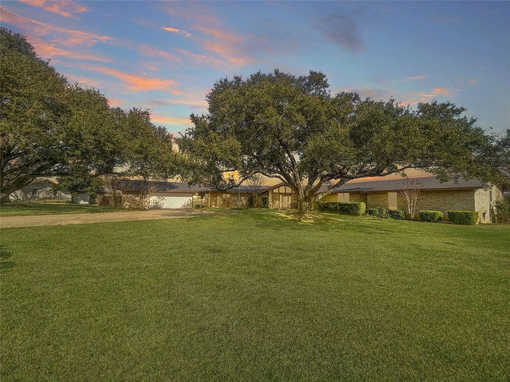903 N Hoover Avenue, Cameron